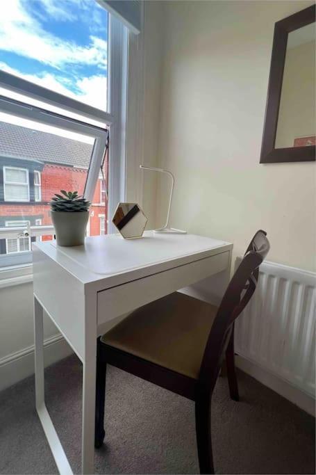 2025 Award Winner Liverpool Strawberry House - 3 Bedrooms Екстериор снимка
